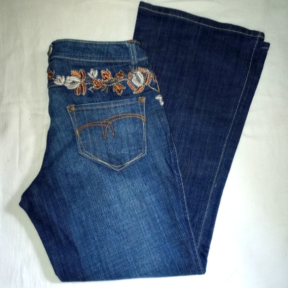 NWOT SEXY BLUE JEANS Gorgeous Embroidered Flower Accents VENEZIA 14 99% Cotton - Picture 2 of 16